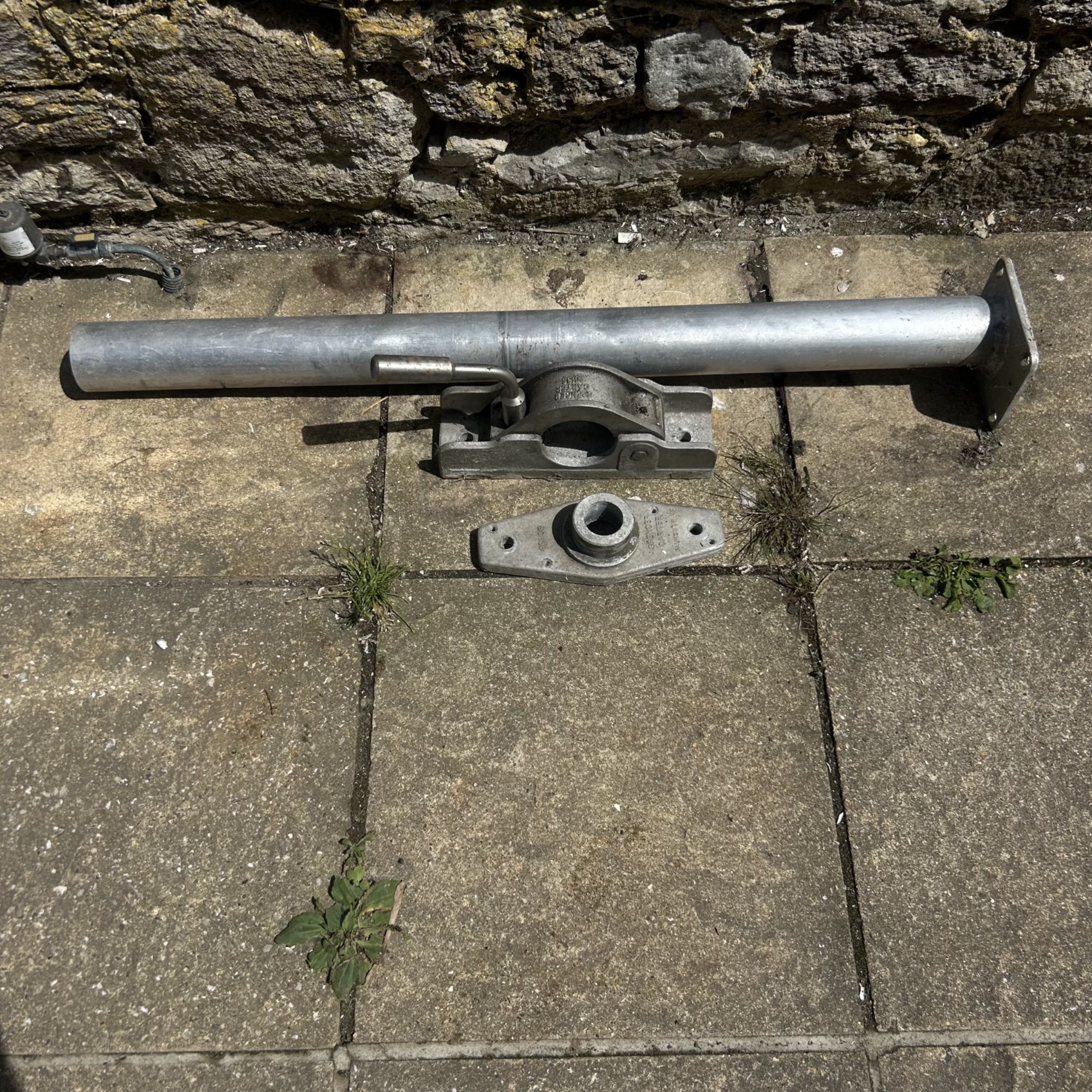 Solo post clamp and foot — photo 1
